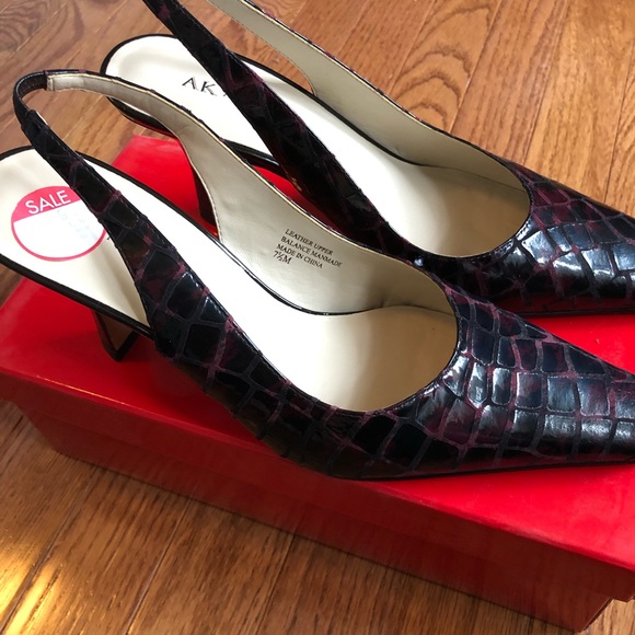 7 1/2 Anne Klein Heeled Shoes - Picture 3 of 6